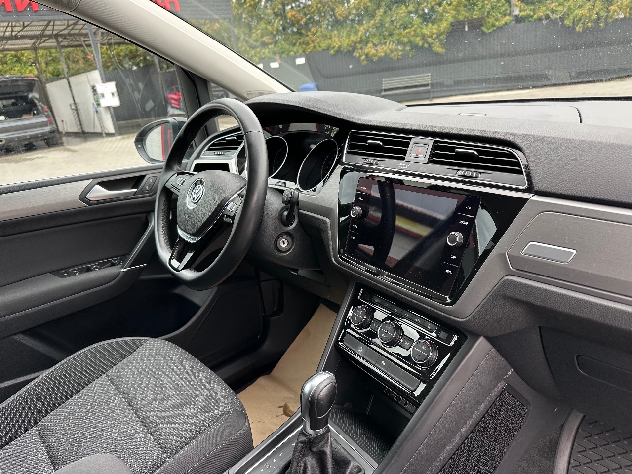 Volkswagen Touran - фото 31