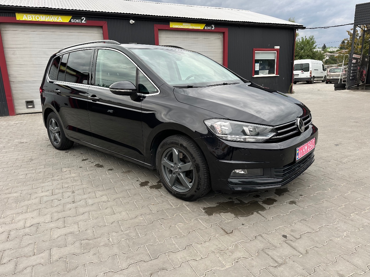 Volkswagen Touran - фото 6