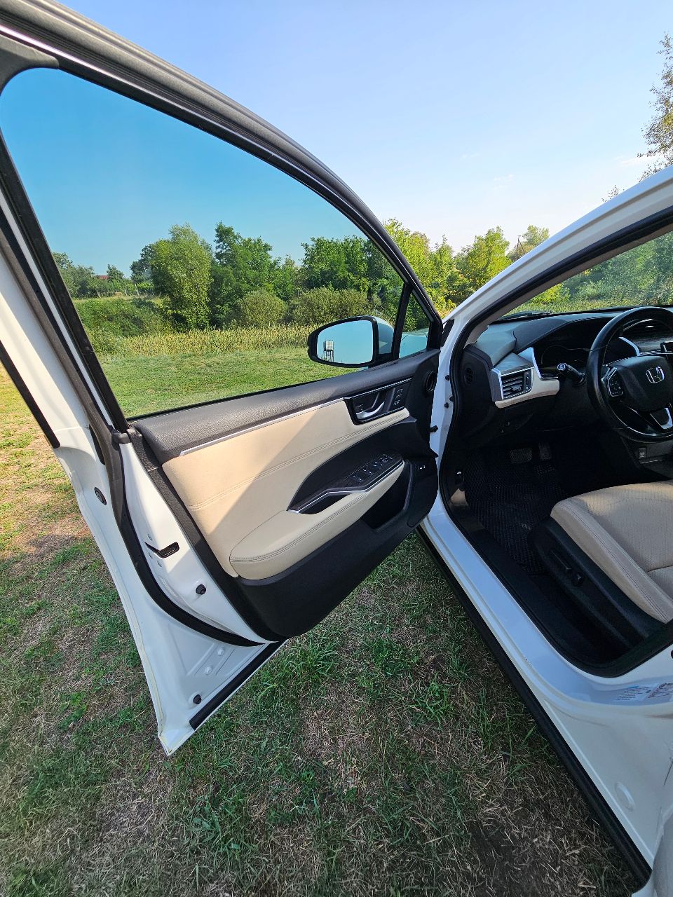 Honda Clarity - фото 14