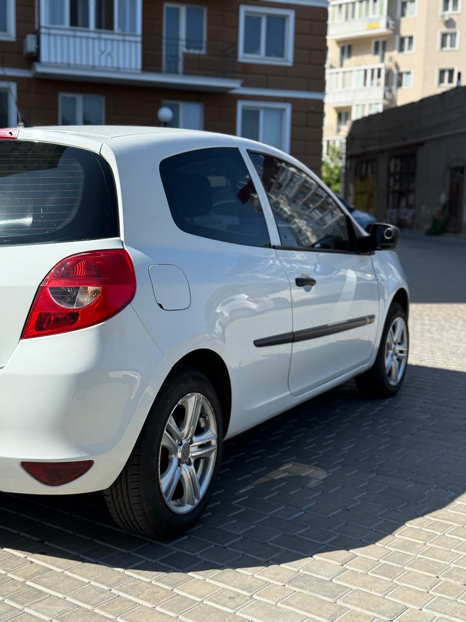 Renault Clio - фото 4