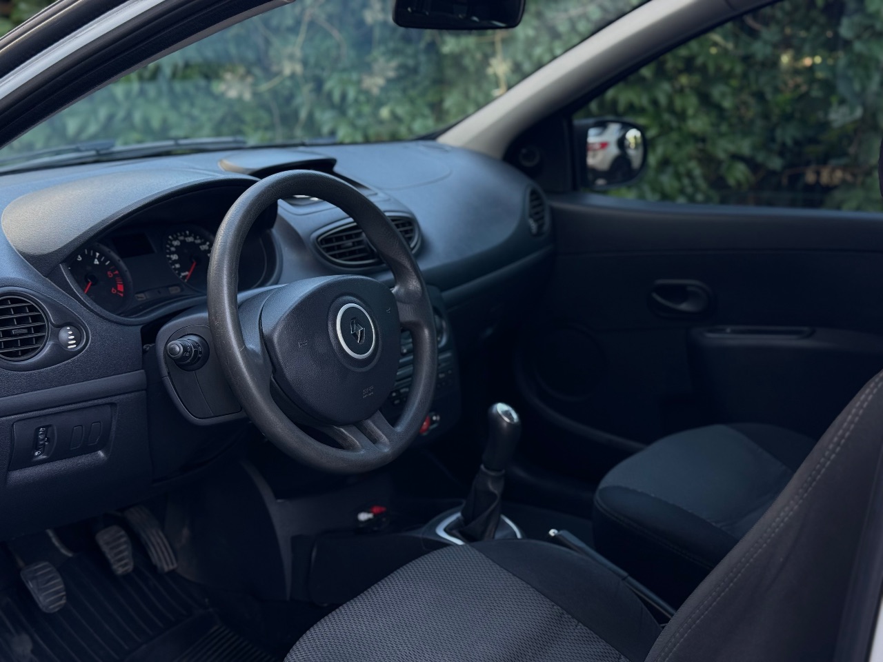 Renault Clio - фото 10