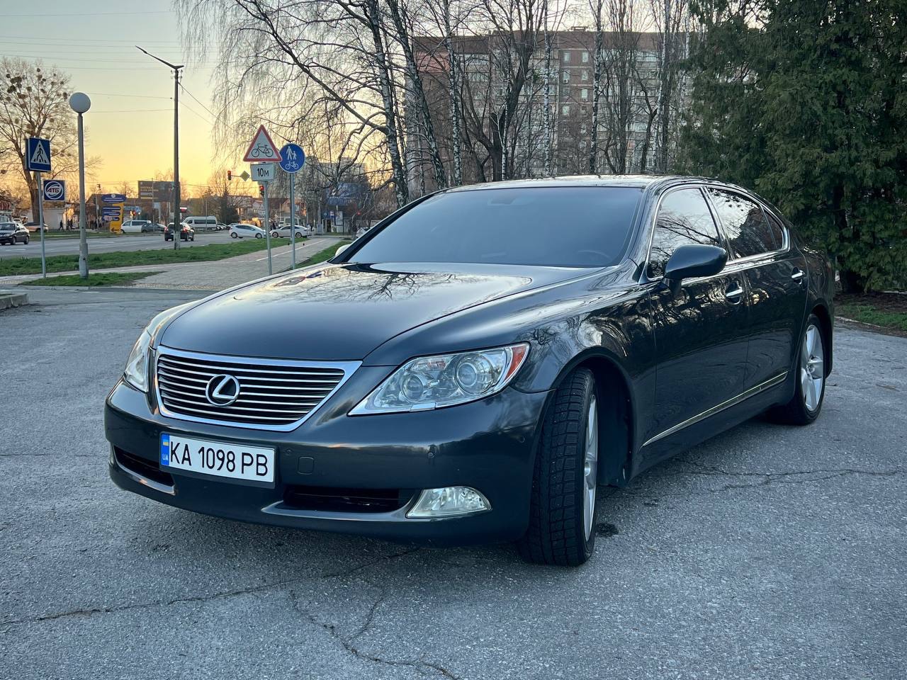 Lexus LS - фото 8