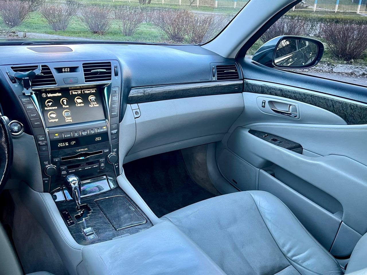 Lexus LS - фото 28