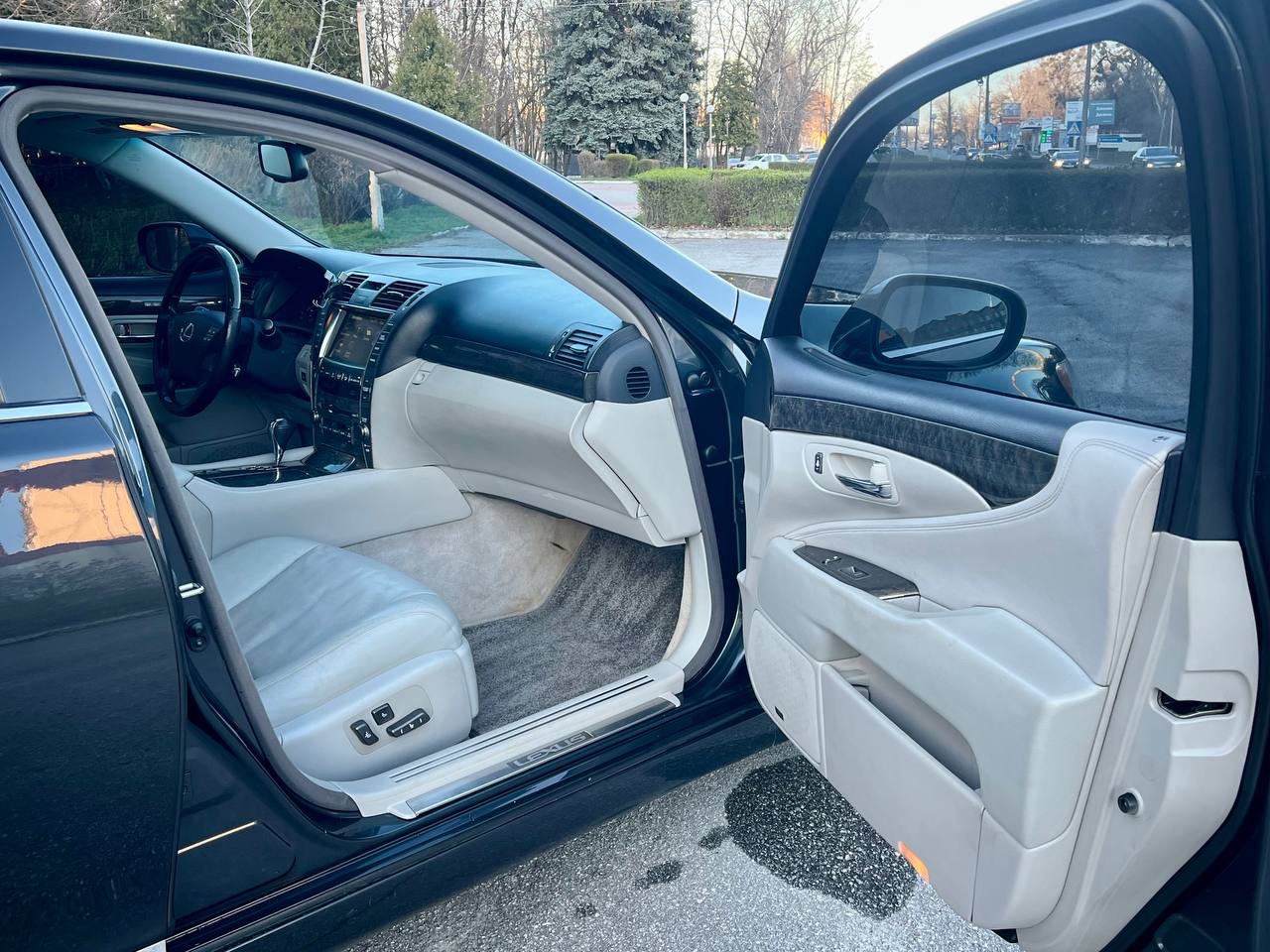 Lexus LS - фото 17