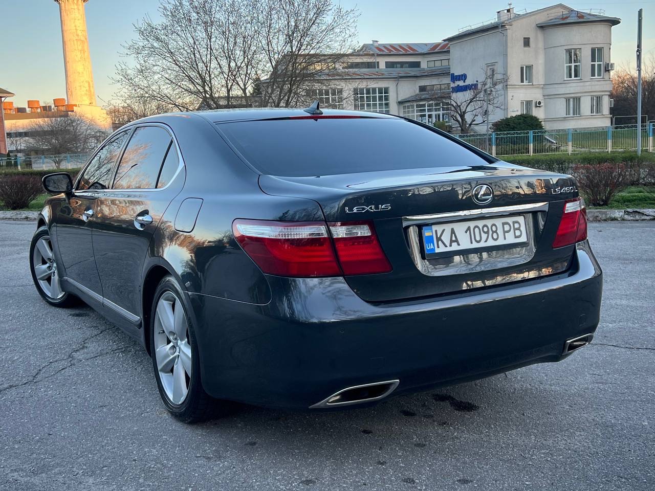 Lexus LS - фото 11