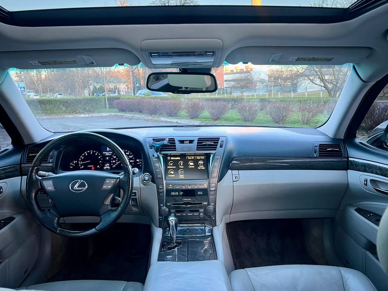 Lexus LS - фото 26