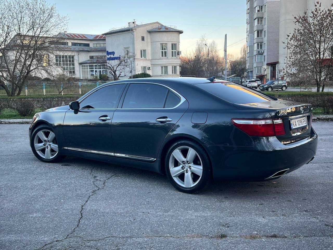 Lexus LS - фото 12