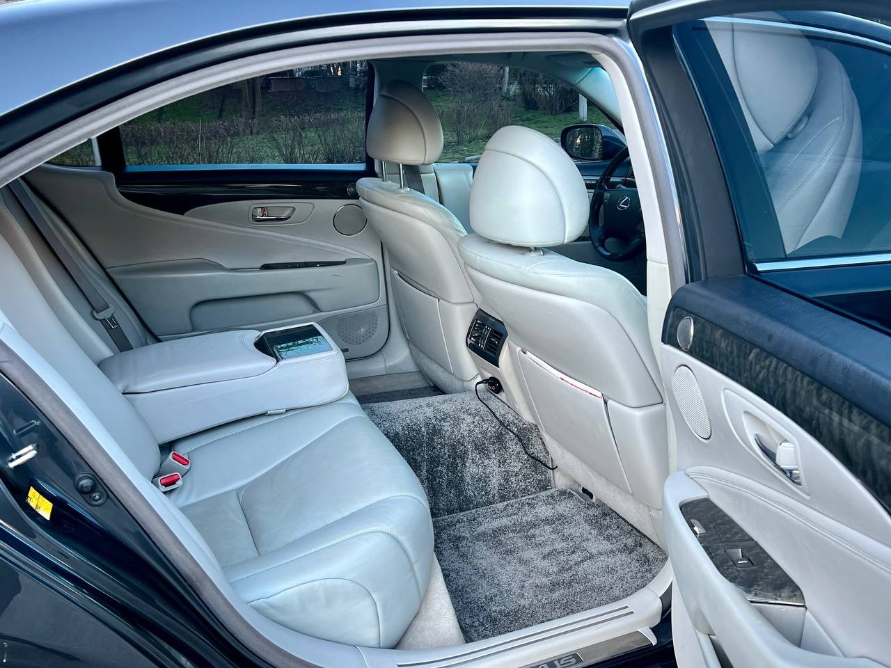 Lexus LS - фото 23