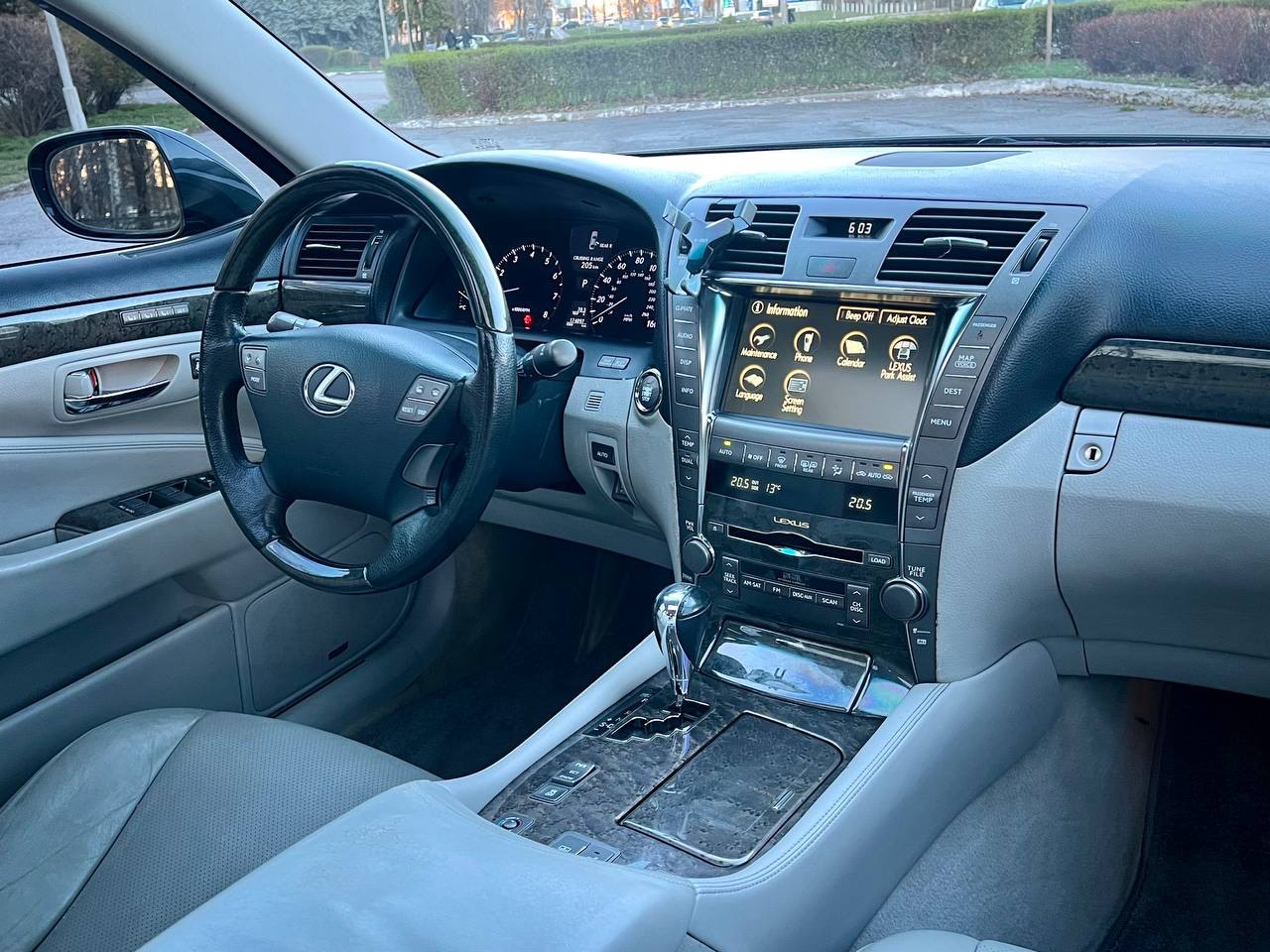 Lexus LS - фото 30