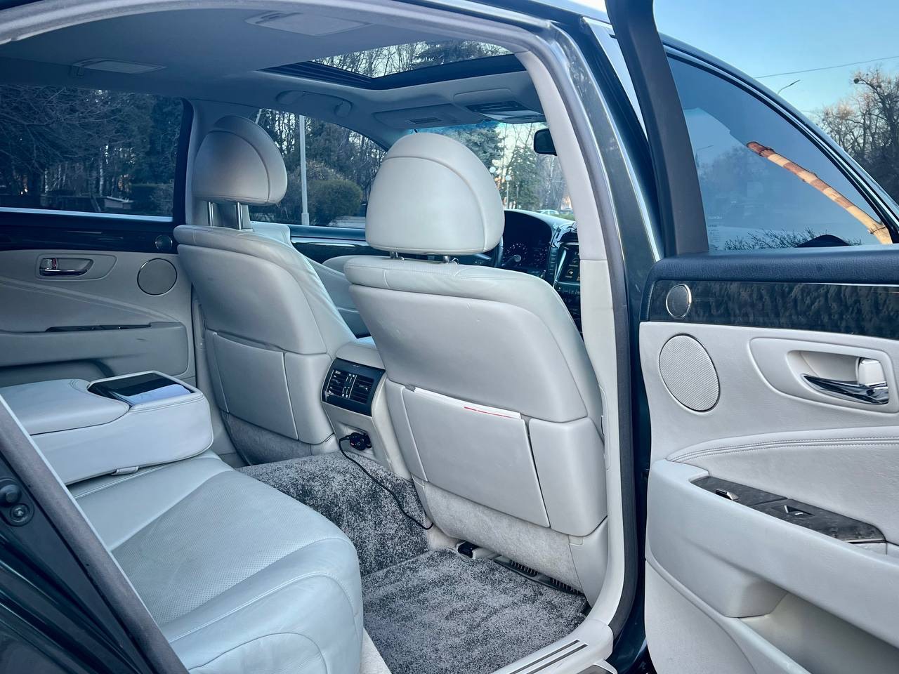 Lexus LS - фото 25