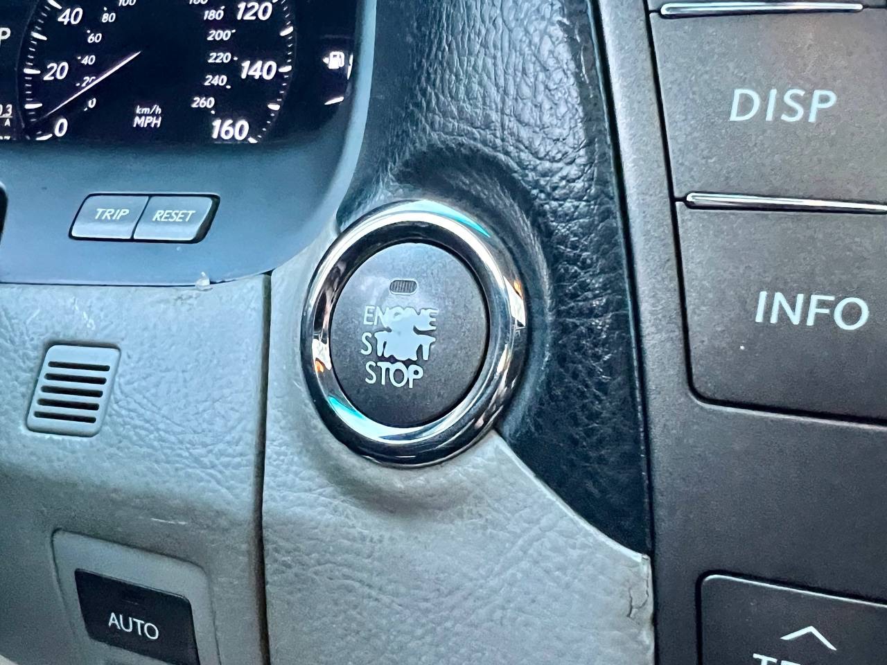 Lexus LS - фото 32