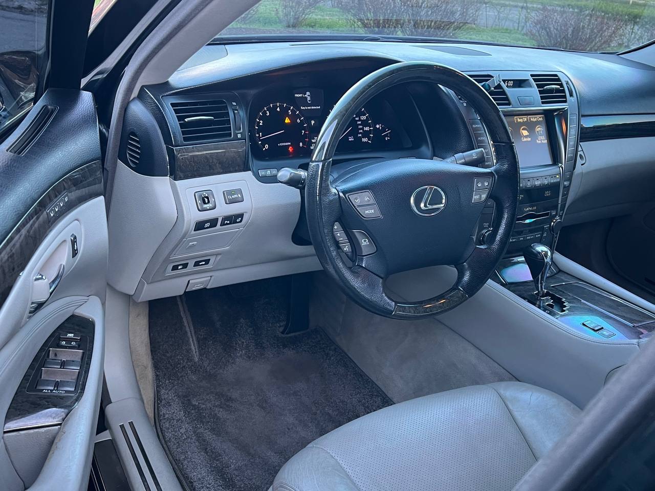 Lexus LS - фото 16