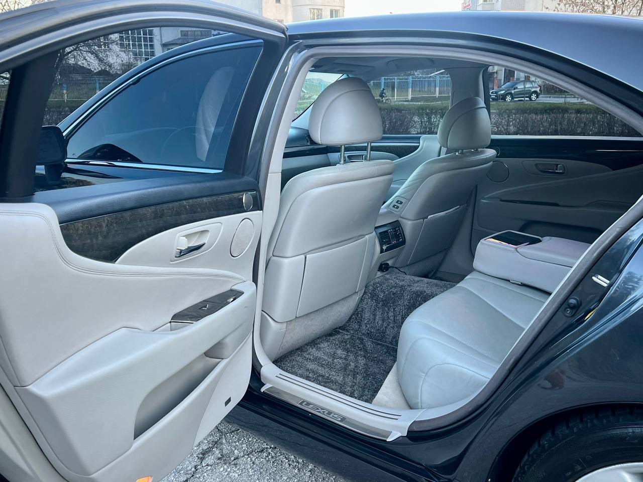 Lexus LS - фото 21