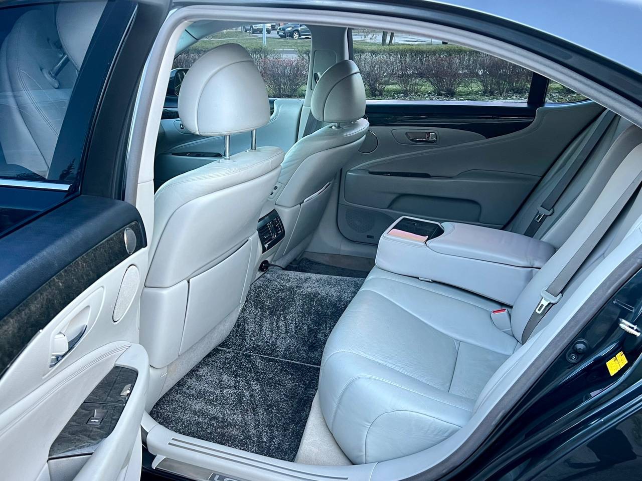 Lexus LS - фото 20