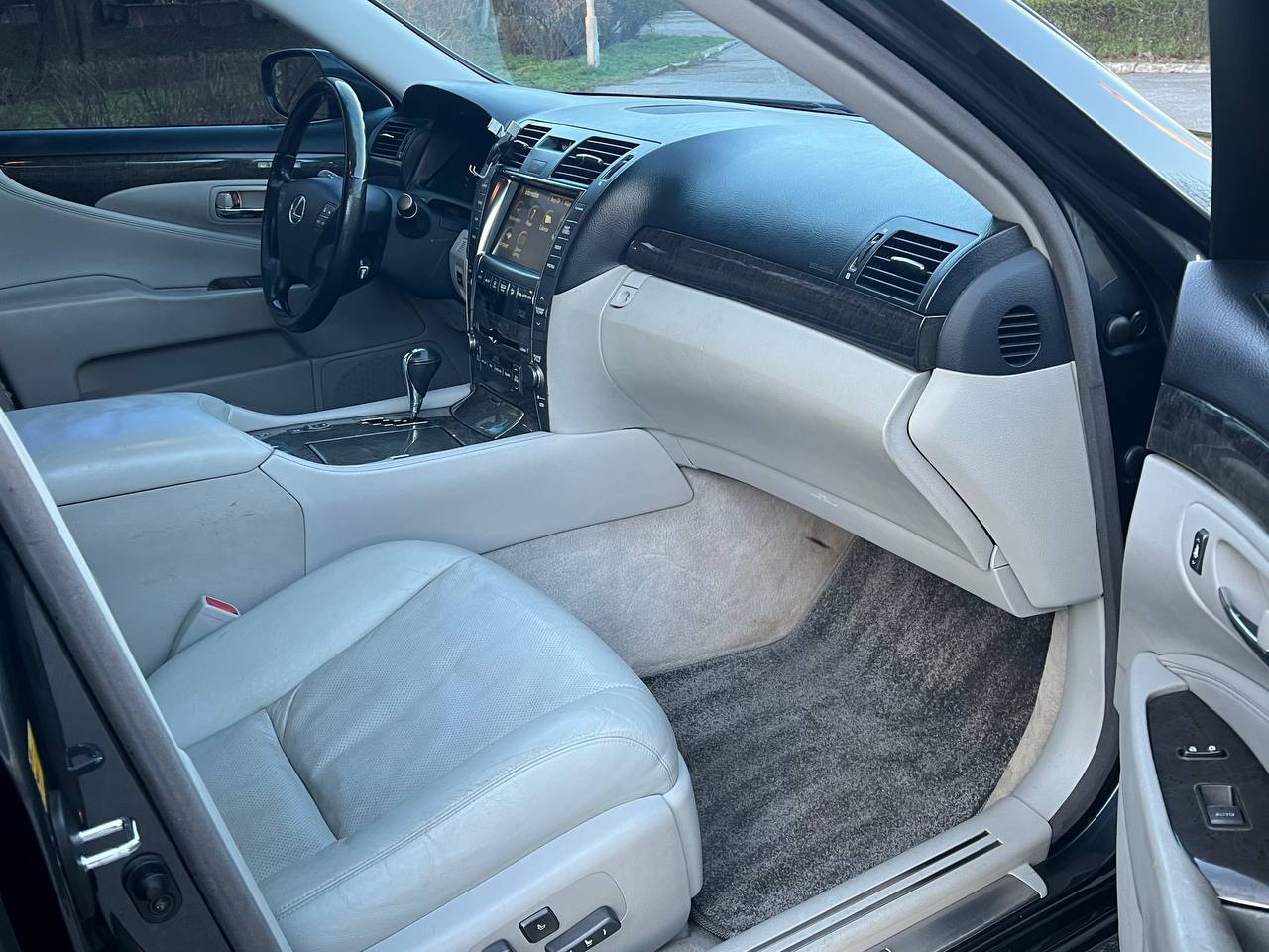 Lexus LS - фото 15