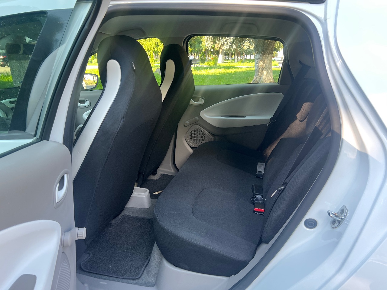 Renault ZOE - фото 16