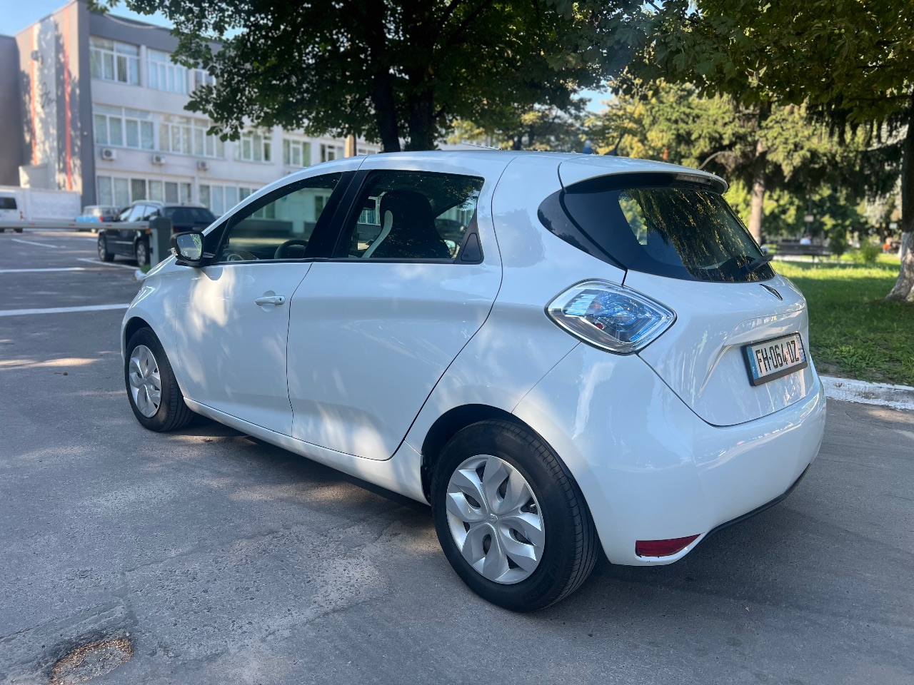 Renault ZOE - фото 9
