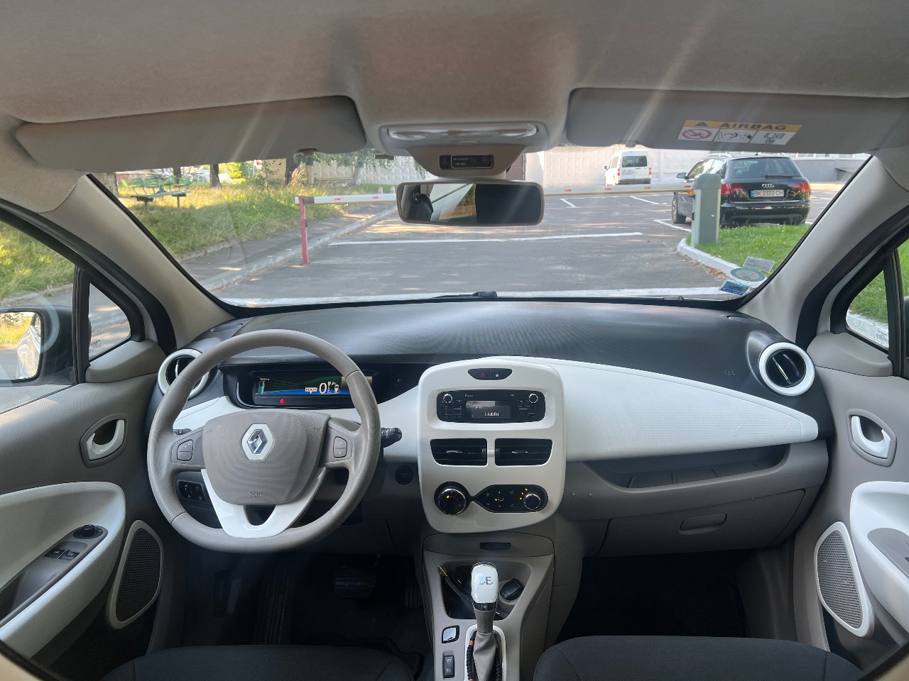 Renault ZOE - фото 15