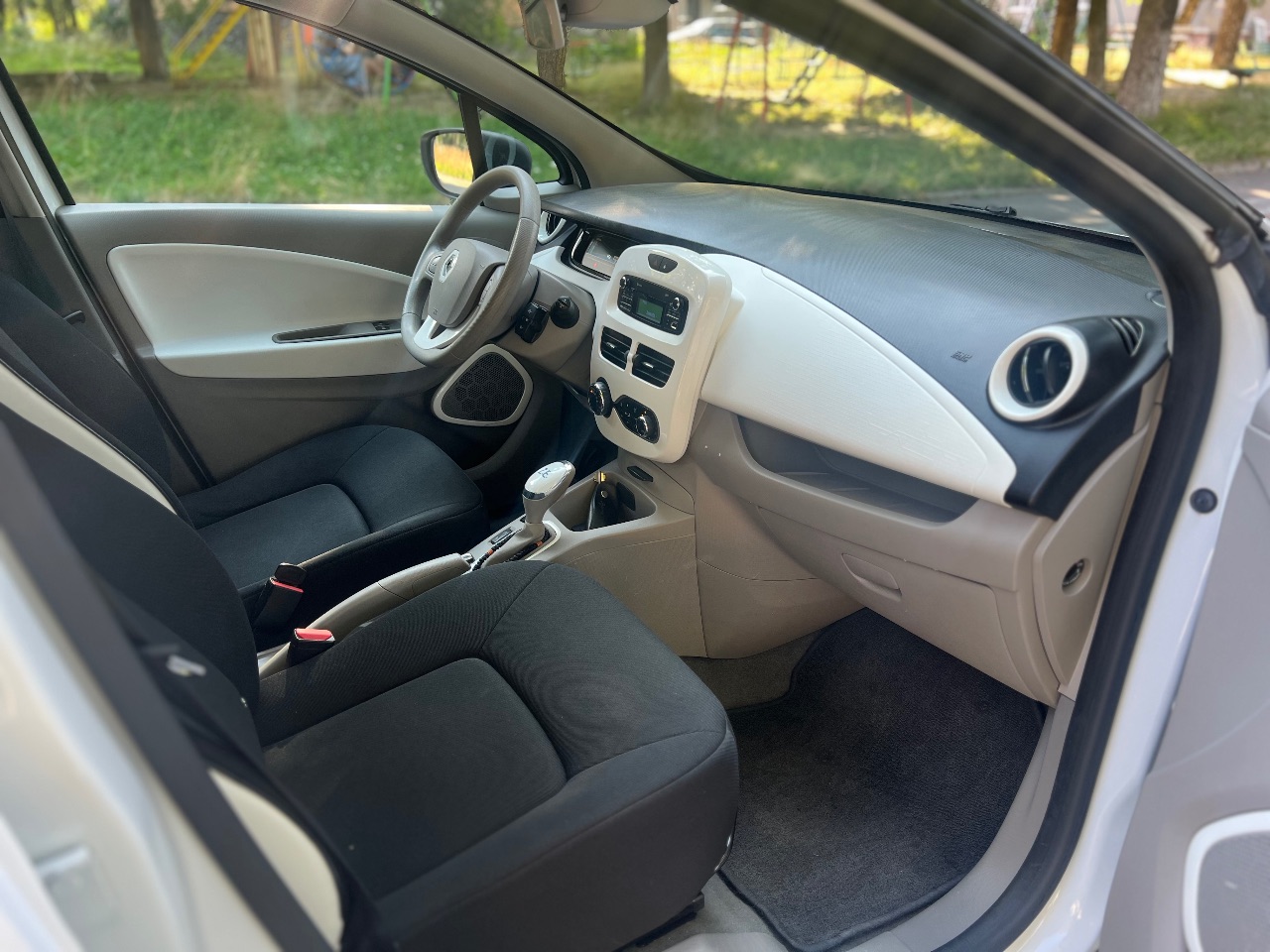 Renault ZOE - фото 14