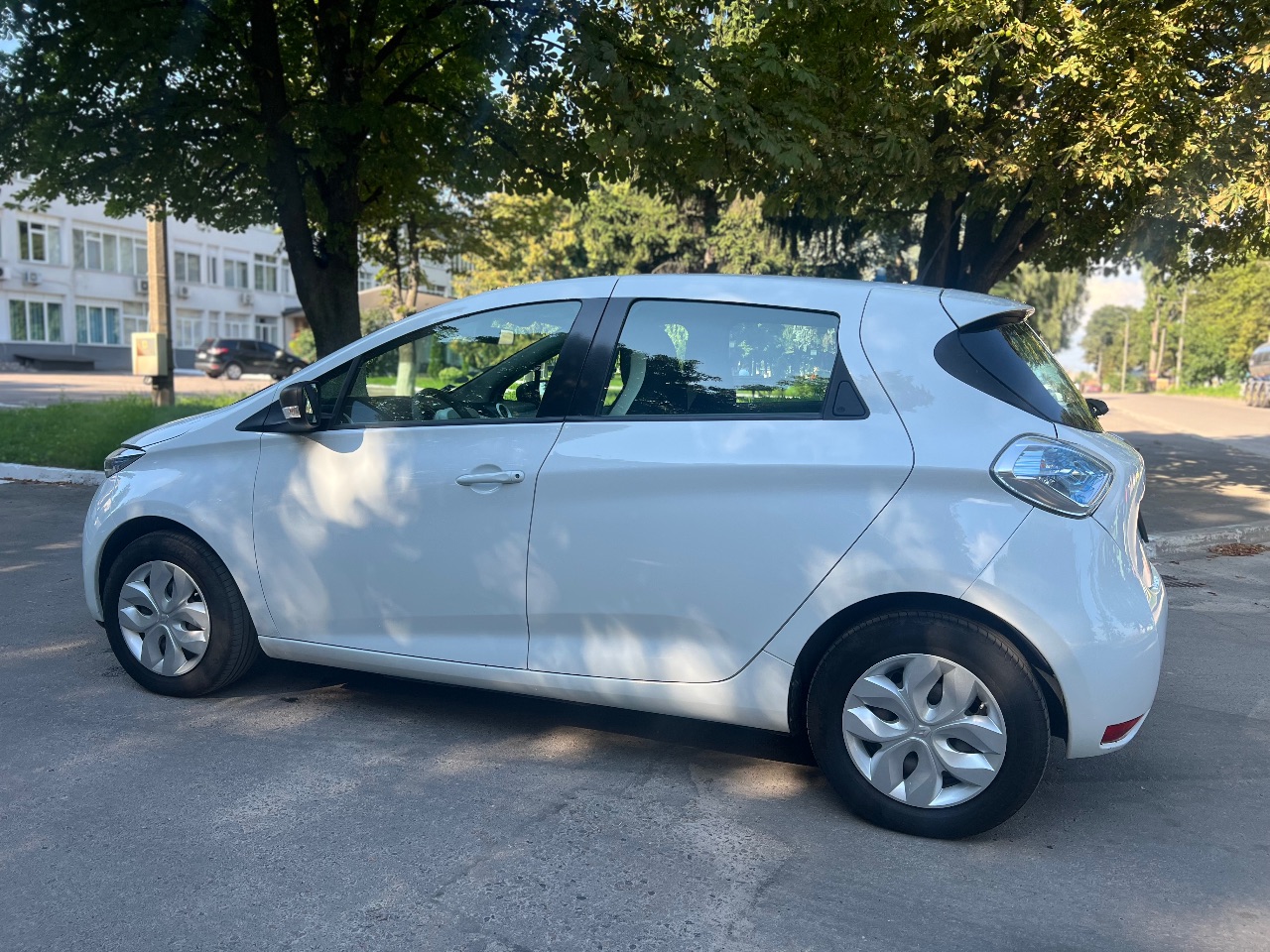 Renault ZOE - фото 10