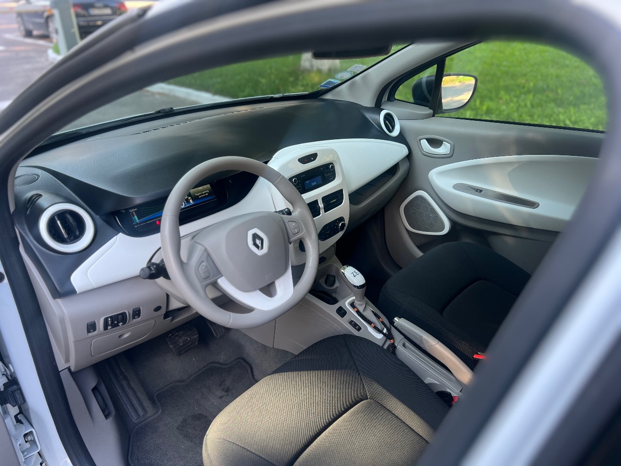 Renault ZOE - фото 13