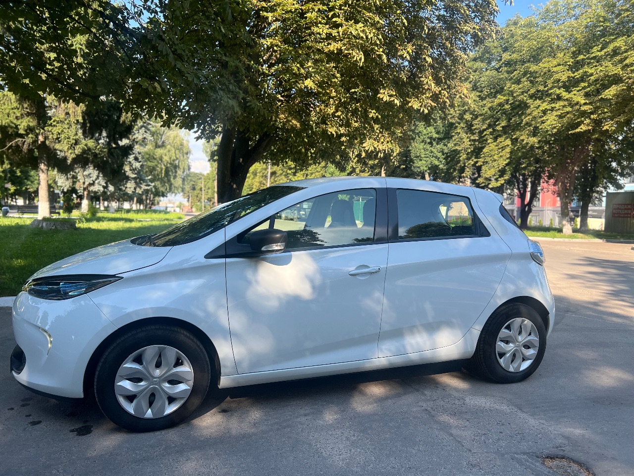 Renault ZOE - фото 11