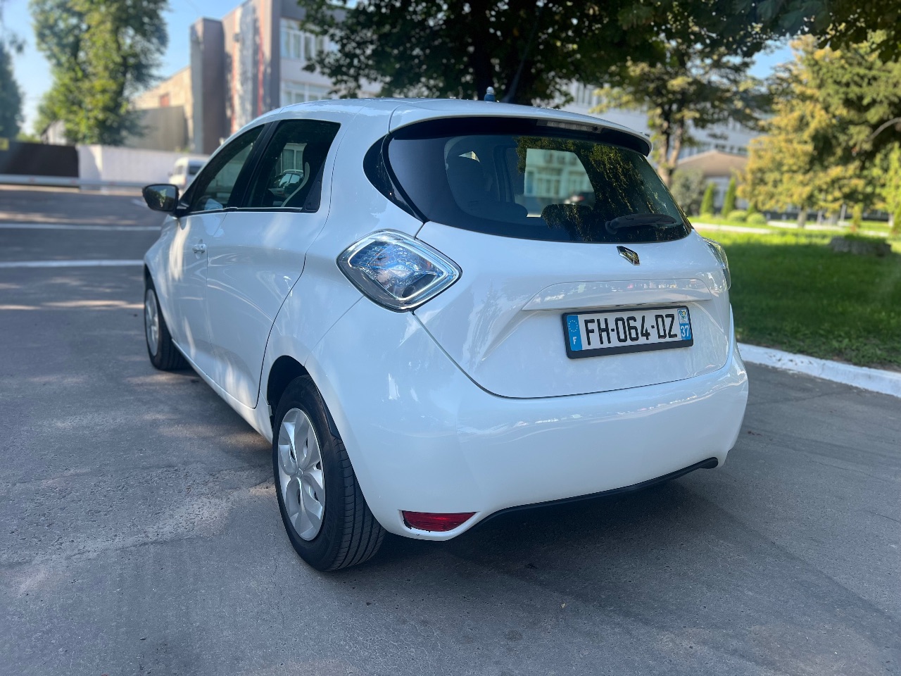 Renault ZOE - фото 8