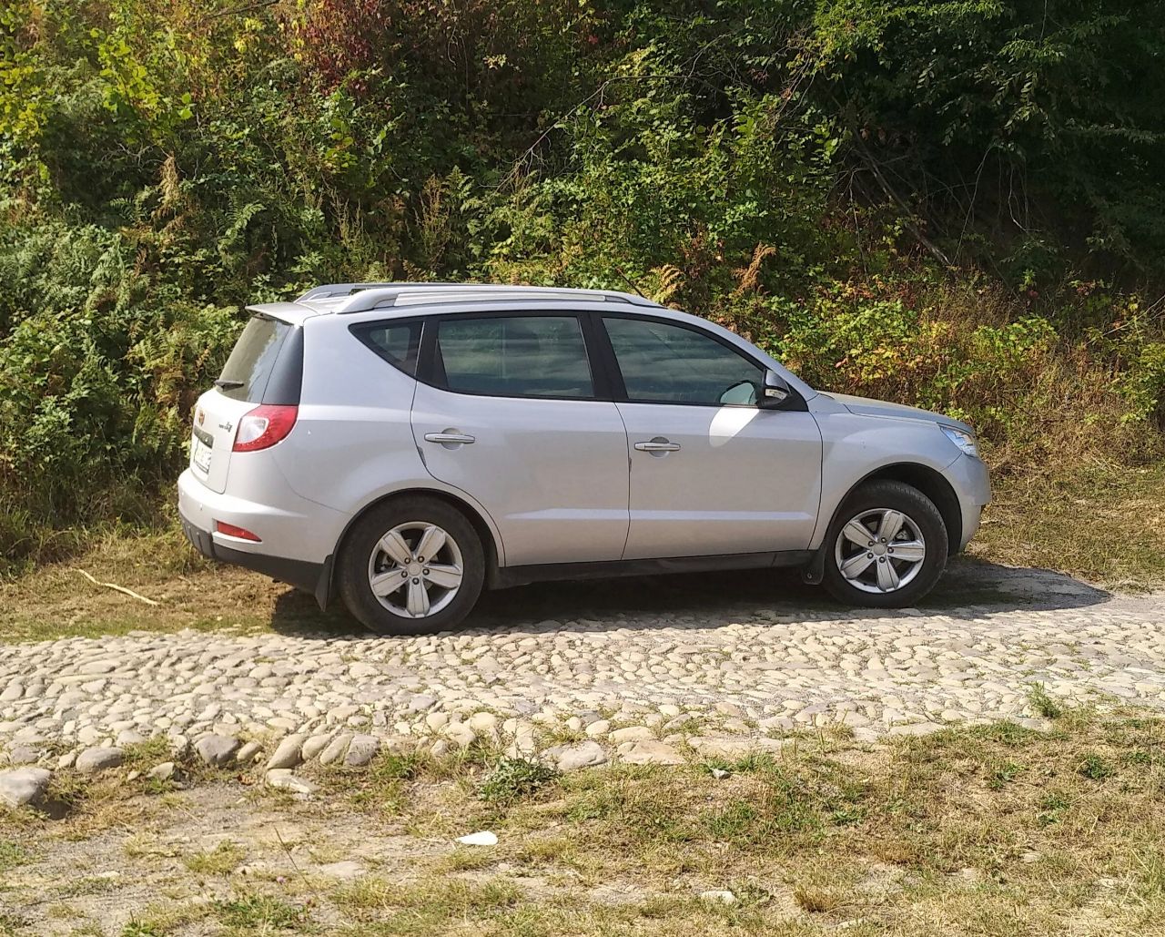 Geely Emgrand X7 - фото 4