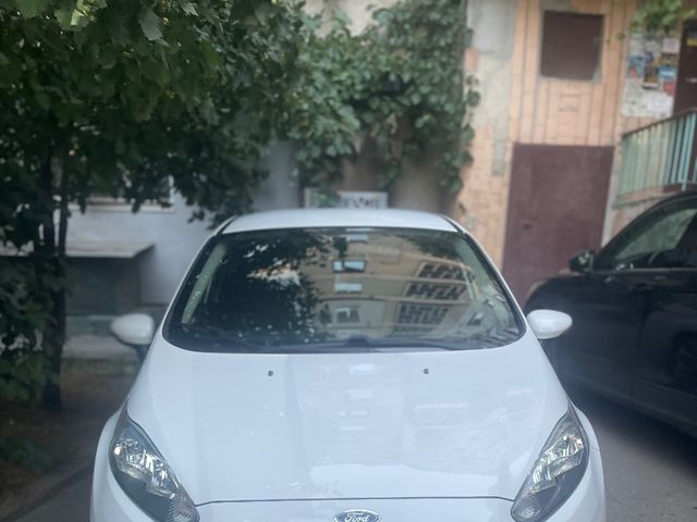 Ford Fiesta - фото 1