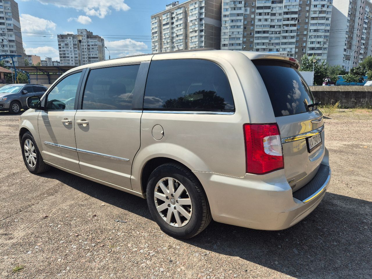 Chrysler Town & Country - фото 6
