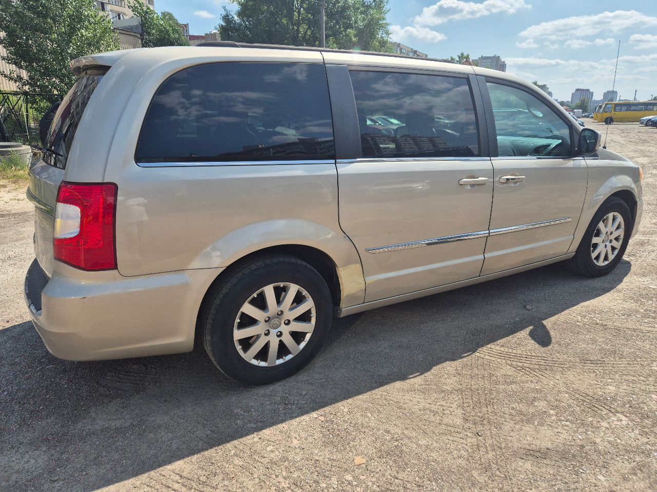 Chrysler Town & Country - фото 5