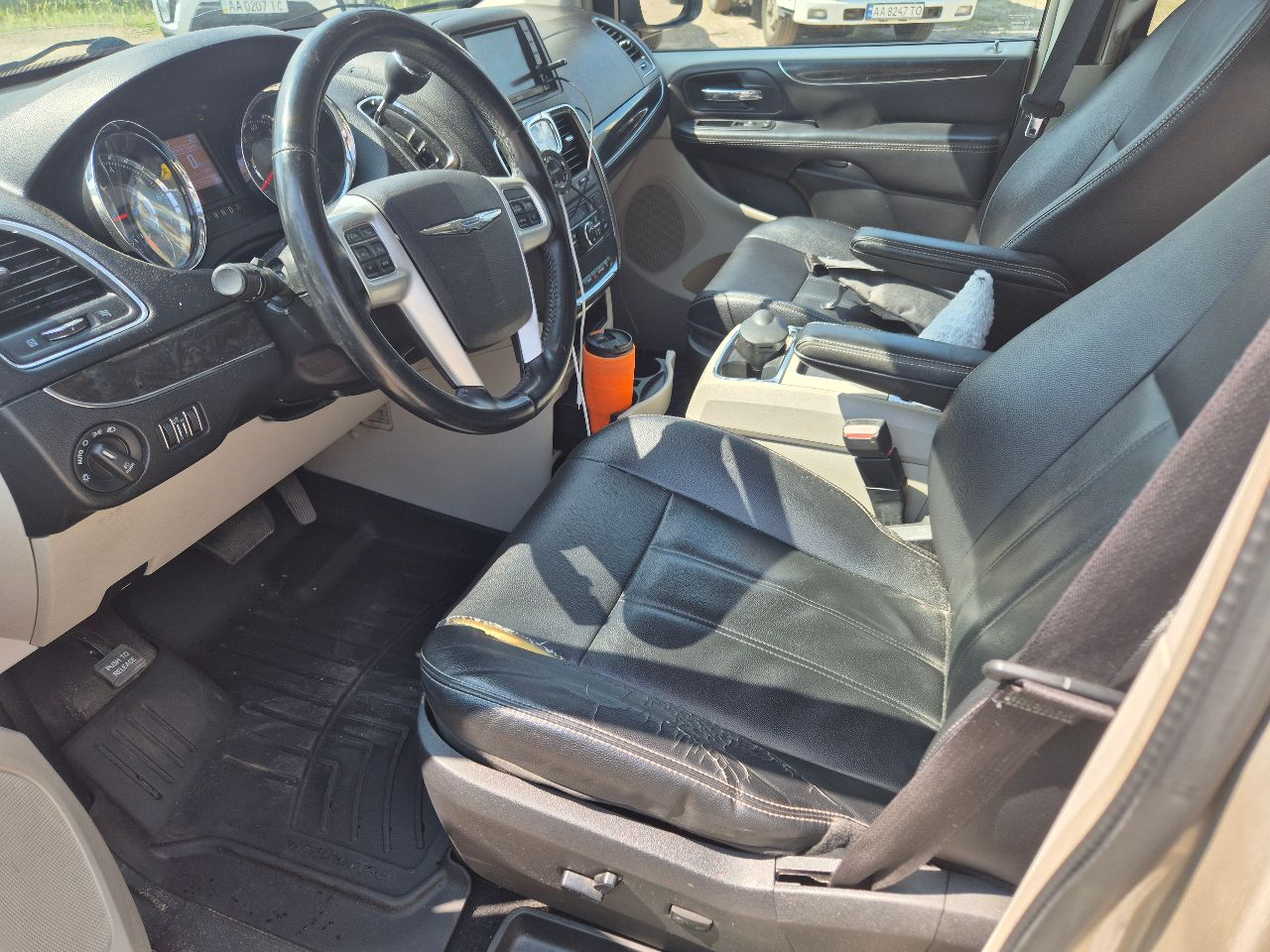 Chrysler Town & Country - фото 12