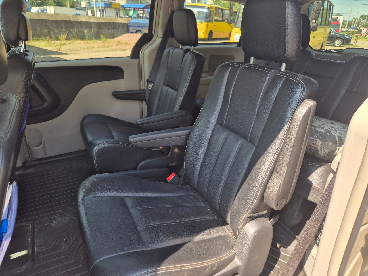 Chrysler Town & Country - фото 13