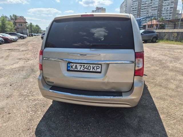 Chrysler Town & Country - фото 4