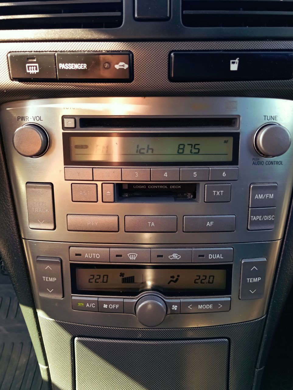 Toyota Avensis - фото 7