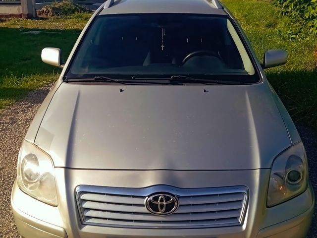 Toyota Avensis - фото 2