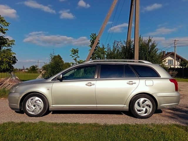 Toyota Avensis - фото 4