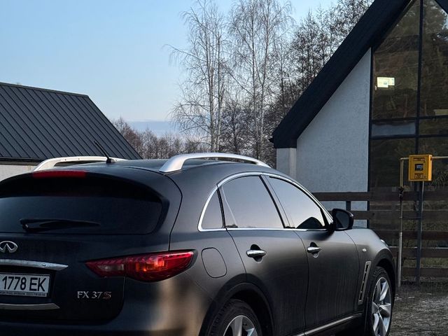 Infiniti FX - фото 1