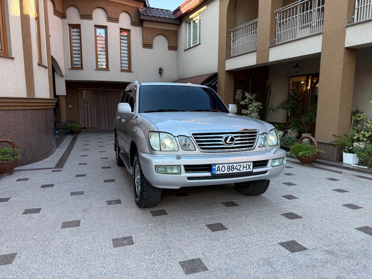 Lexus LX - фото 4