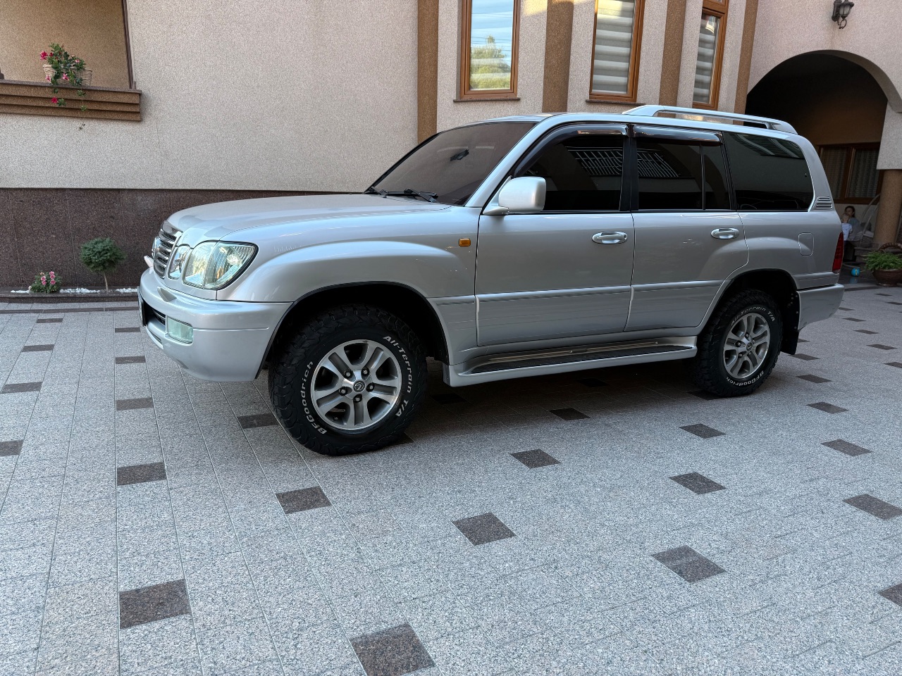 Lexus LX - фото 9