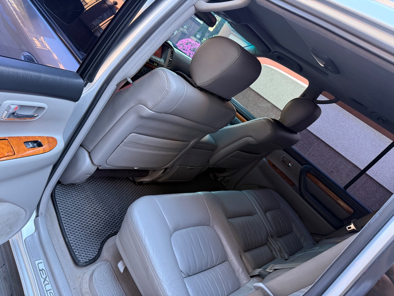 Lexus LX - фото 28