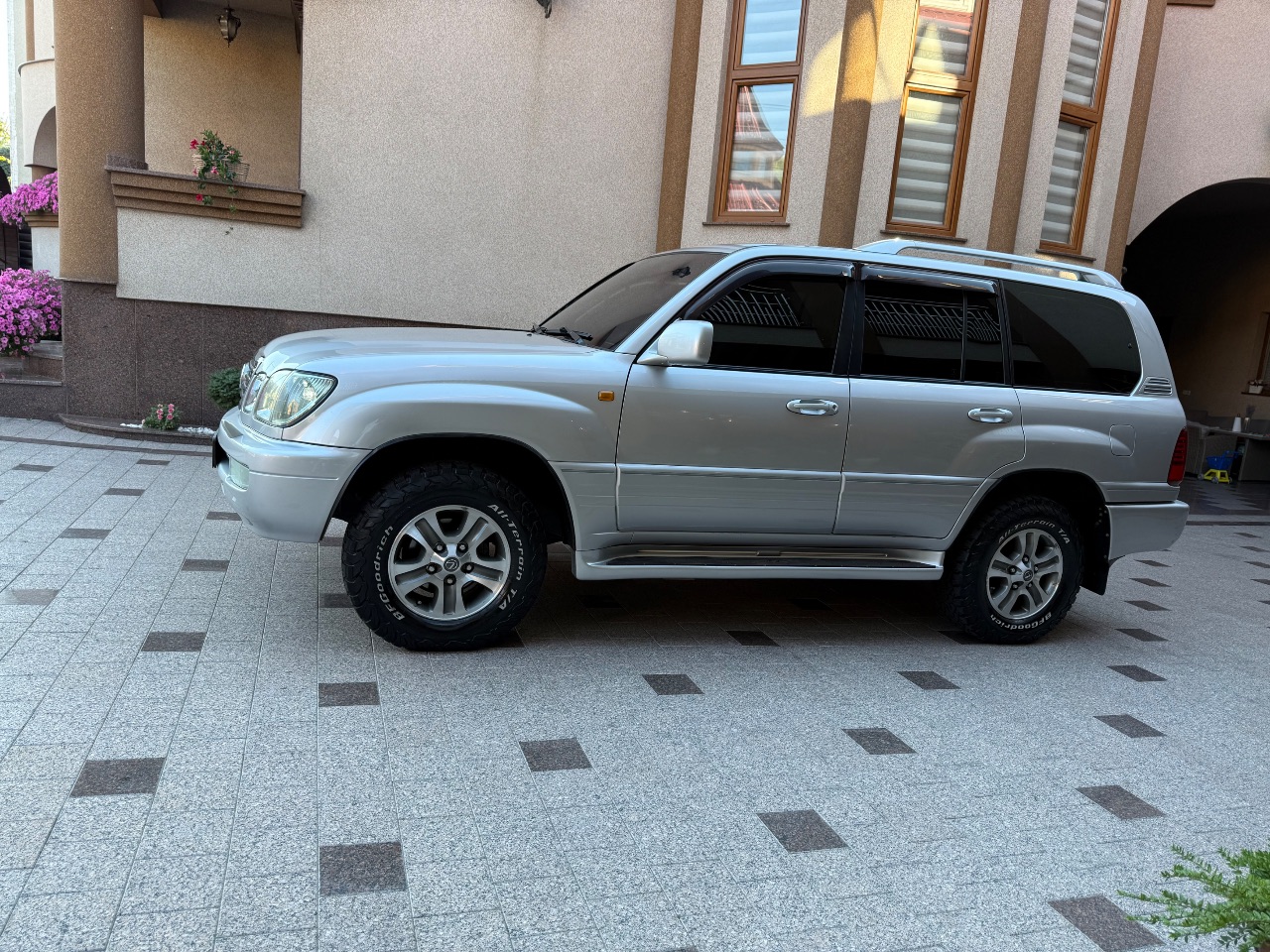 Lexus LX - фото 10