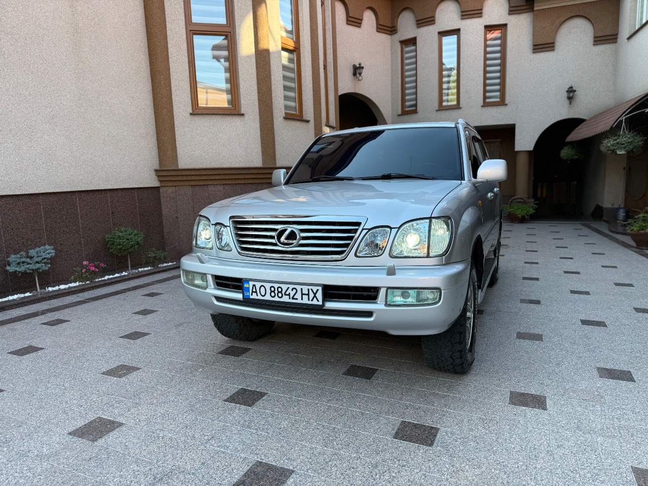 Lexus LX - фото 6