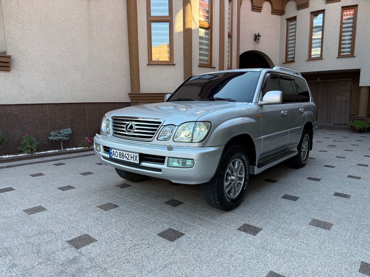 Lexus LX - фото 7