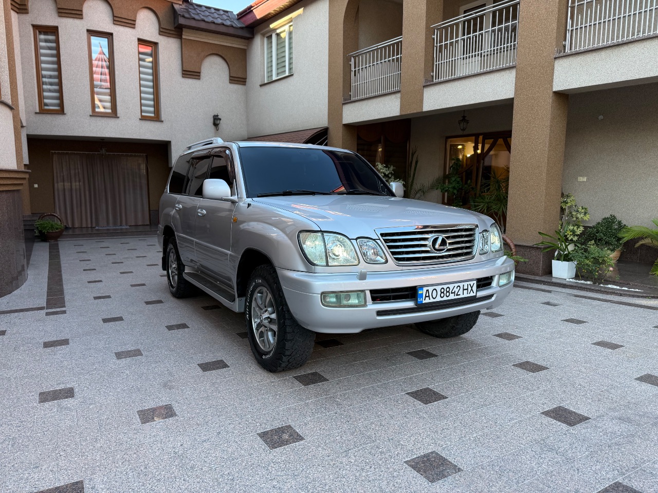 Lexus LX - фото 5