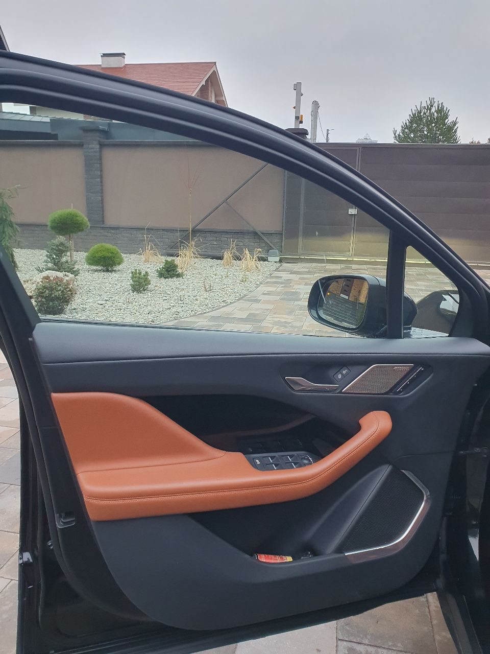 Jaguar I-Pace - фото 16