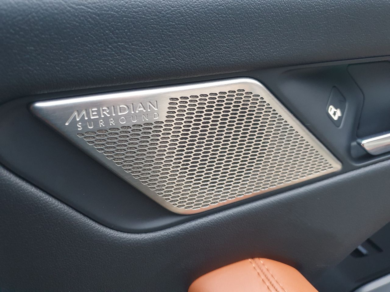 Jaguar I-Pace - фото 17