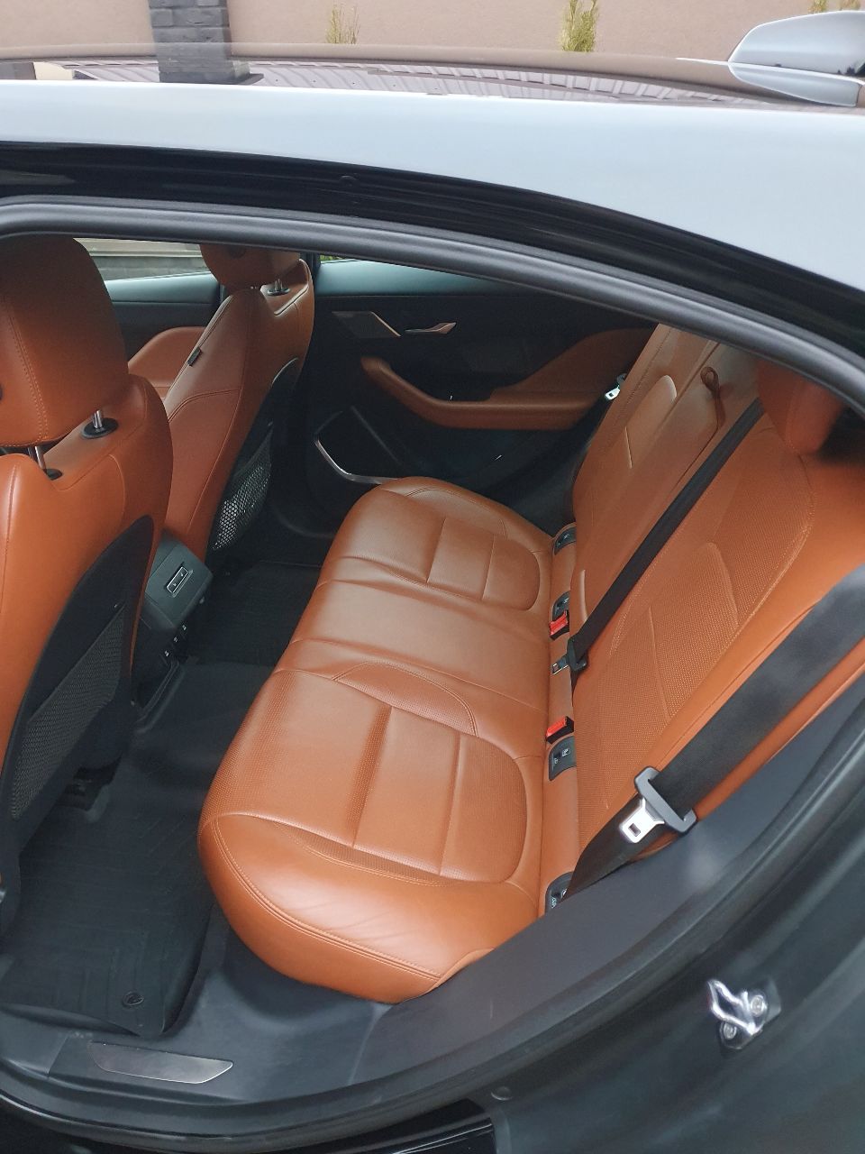 Jaguar I-Pace - фото 19