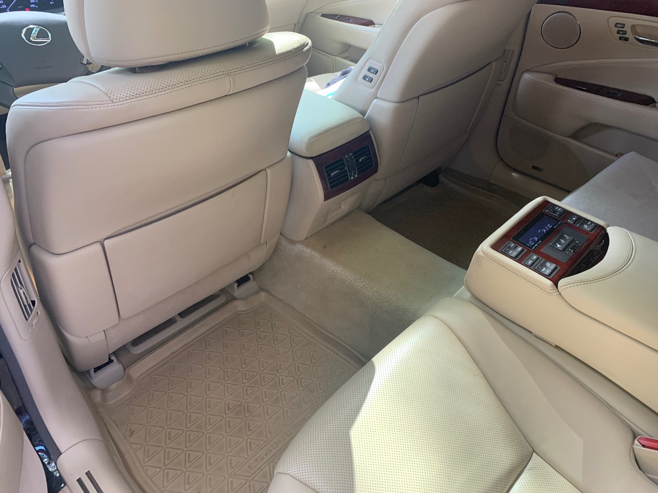 Lexus LS - фото 15