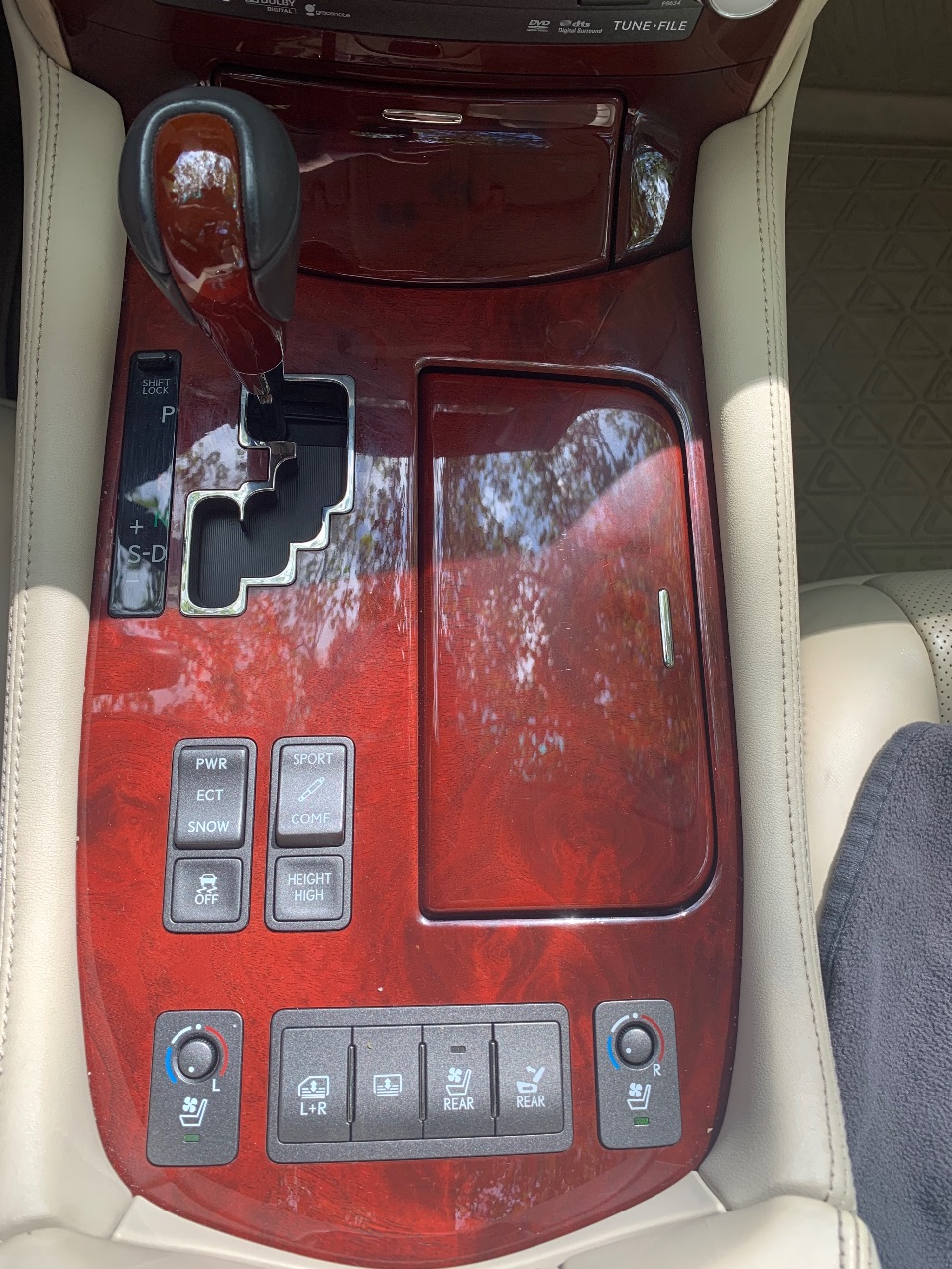 Lexus LS - фото 25